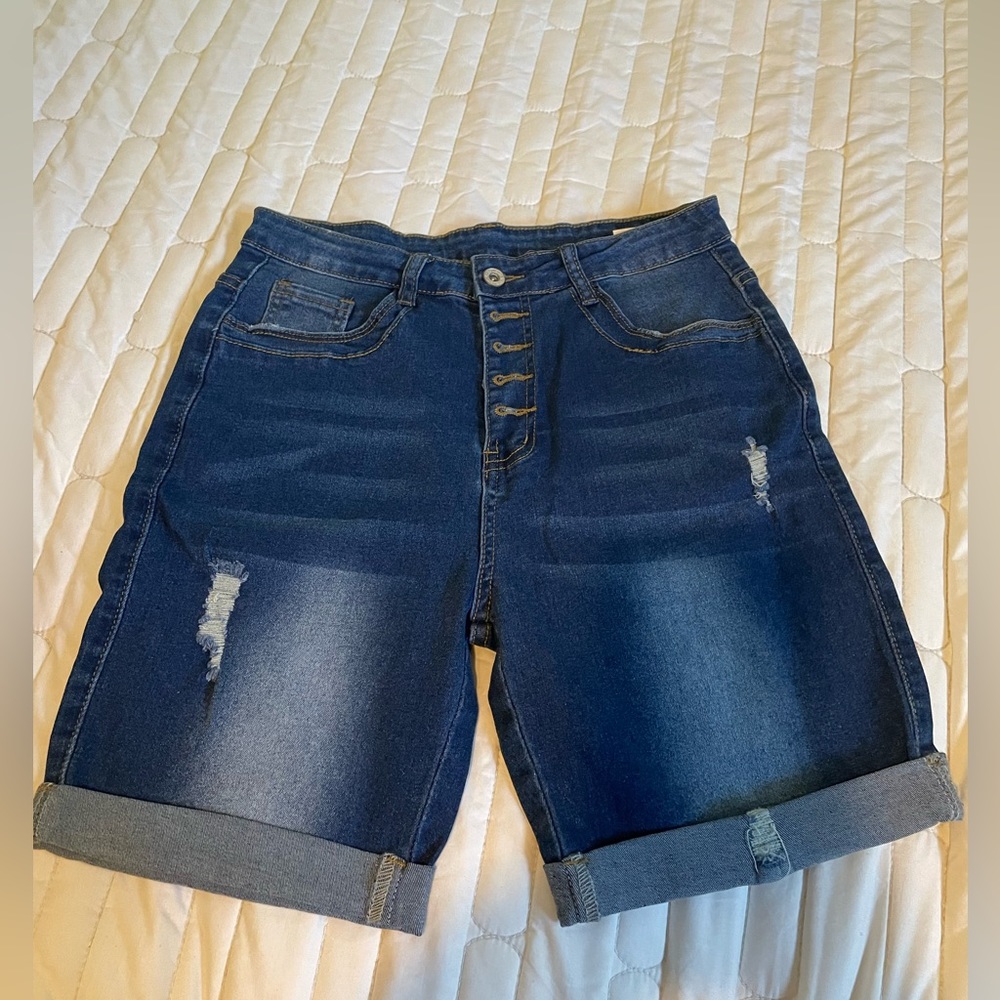 Brand new denim shorts stretchy material fits 140lb Buttons down the front.